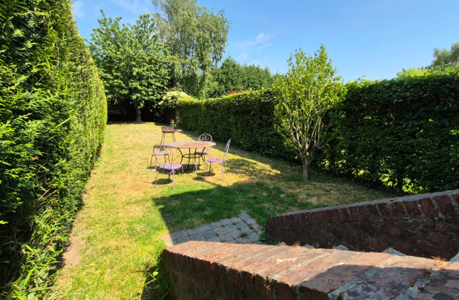 Proximité immédiate de la Deûle, belle maison des années 30 avec 4 chambres et magnifique jardin