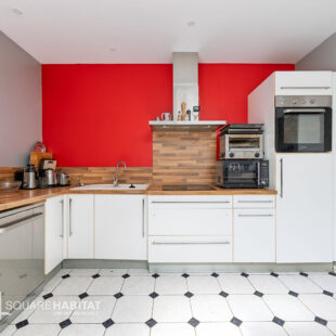 Proximité immédiate de la Deûle, belle maison des années 30 avec 4 chambres et magnifique jardin