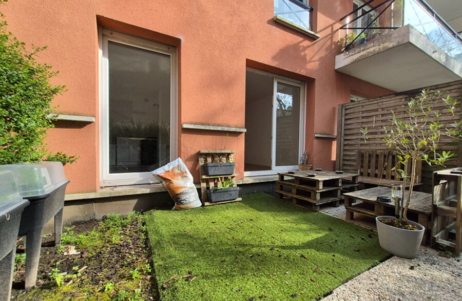 LILLE HYPERCENTRE : JOLI STUDIO DE 33M² AVEC TERRASSE