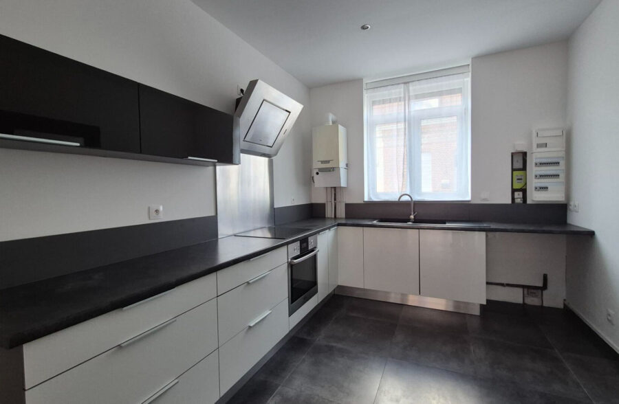 Maison rénovée à vendre : 3 chambres, terrasse ensoleillée