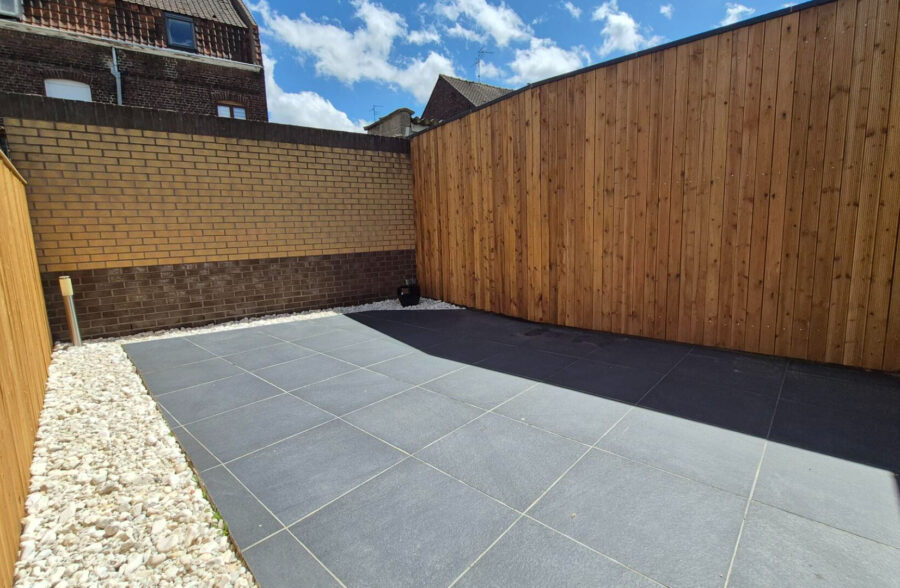 Maison rénovée à vendre : 3 chambres, terrasse ensoleillée