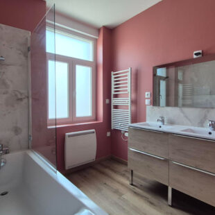 Maison rénovée à vendre : 3 chambres, terrasse ensoleillée