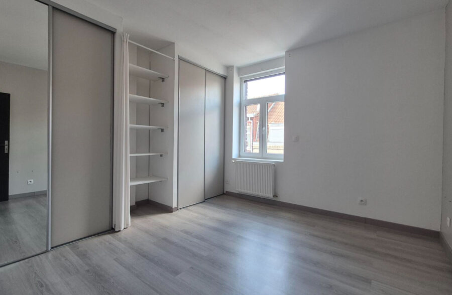Maison rénovée à vendre : 3 chambres, terrasse ensoleillée