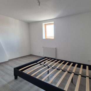 Maison rénovée à vendre : 3 chambres, terrasse ensoleillée
