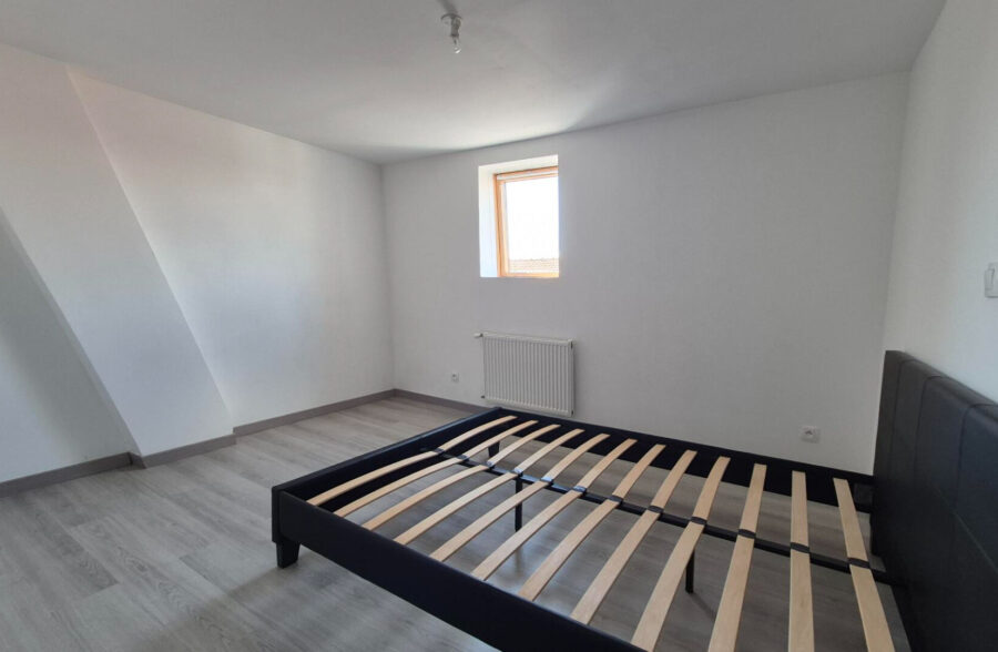 Maison rénovée à vendre : 3 chambres, terrasse ensoleillée