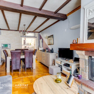 Maison 2 chambres + combles et extérieur.