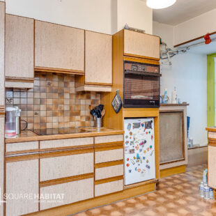 Maison 2 chambres + combles et extérieur.