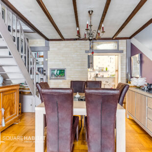 Maison 2 chambres + combles et extérieur.