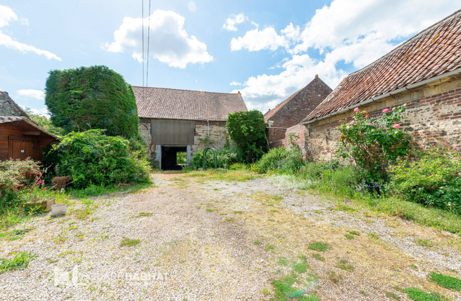 Maison individuelle semi plain pied avec grange …Superbe potentiel !