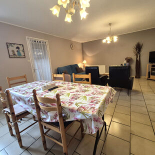 Maison familiale,3 chambres , grand garage .