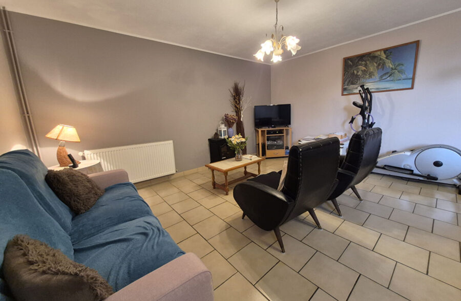 Maison familiale,3 chambres , grand garage .