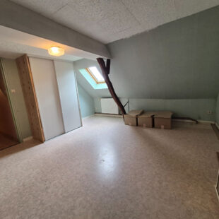 Maison familiale,3 chambres , grand garage .