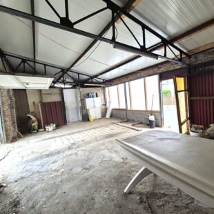 Maison familiale,3 chambres , grand garage .