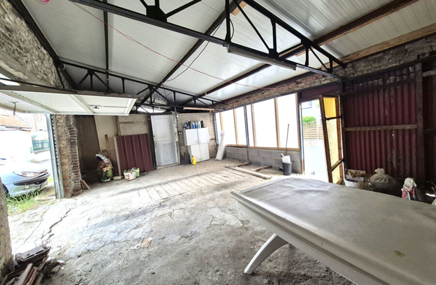 Maison familiale,3 chambres , grand garage .