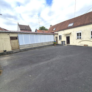 Maison familiale,3 chambres , grand garage .