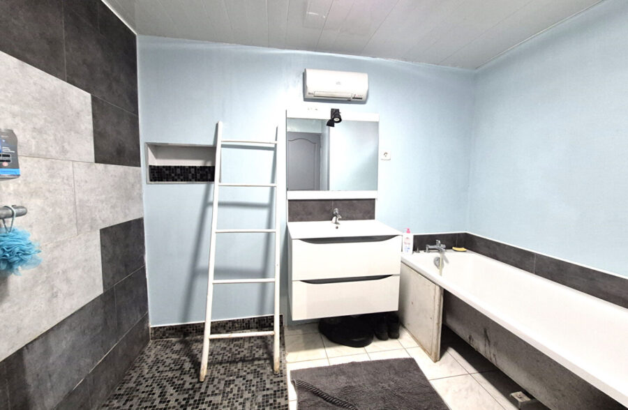 Maison 165m2 habitables , 4 chambres et un bureau