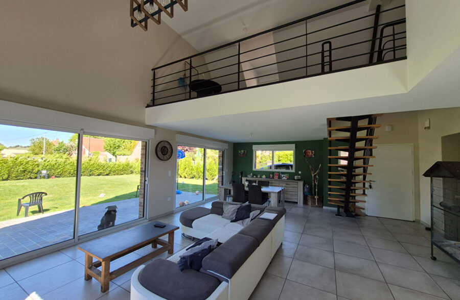 Meuble à poser dans  une  magnifique maison moderne à Zudausques