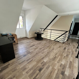 Meuble à poser dans  une  magnifique maison moderne à Zudausques