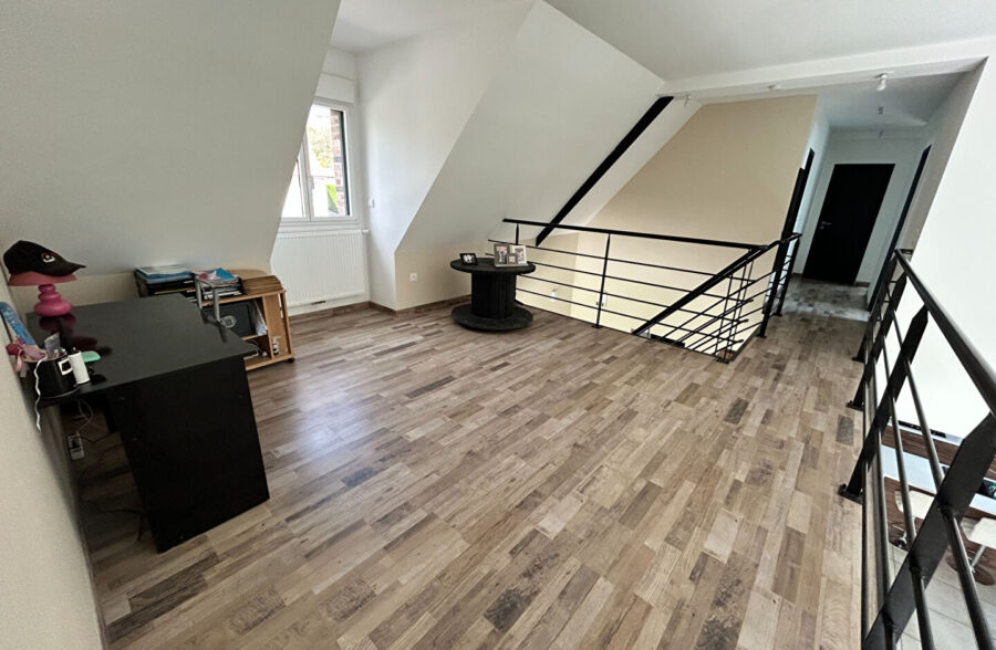 Meuble à poser dans  une  magnifique maison moderne à Zudausques