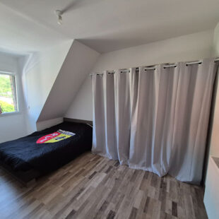 Meuble à poser dans  une  magnifique maison moderne à Zudausques