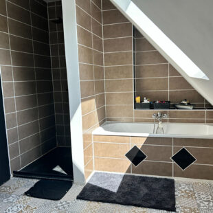 Meuble à poser dans  une  magnifique maison moderne à Zudausques