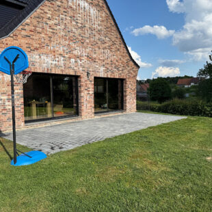 Meuble à poser dans  une  magnifique maison moderne à Zudausques