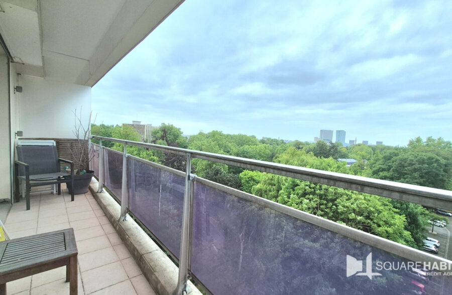 BOTANIQUE PROCHE TRAMWAY APPARTEMENT T1bis AVEC BALCON PARKING ET CAVE