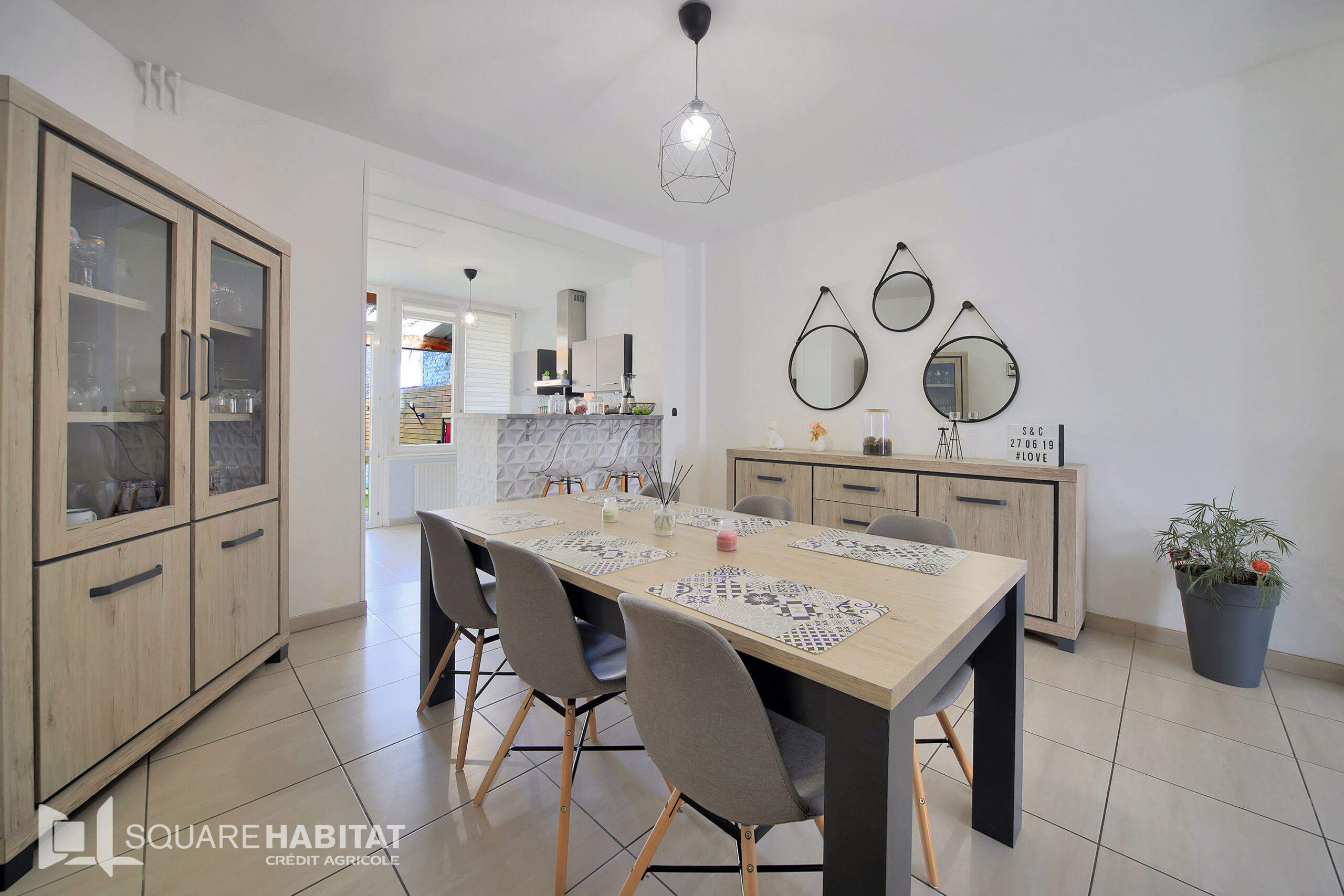 Charmante maison avec extérieur et garage