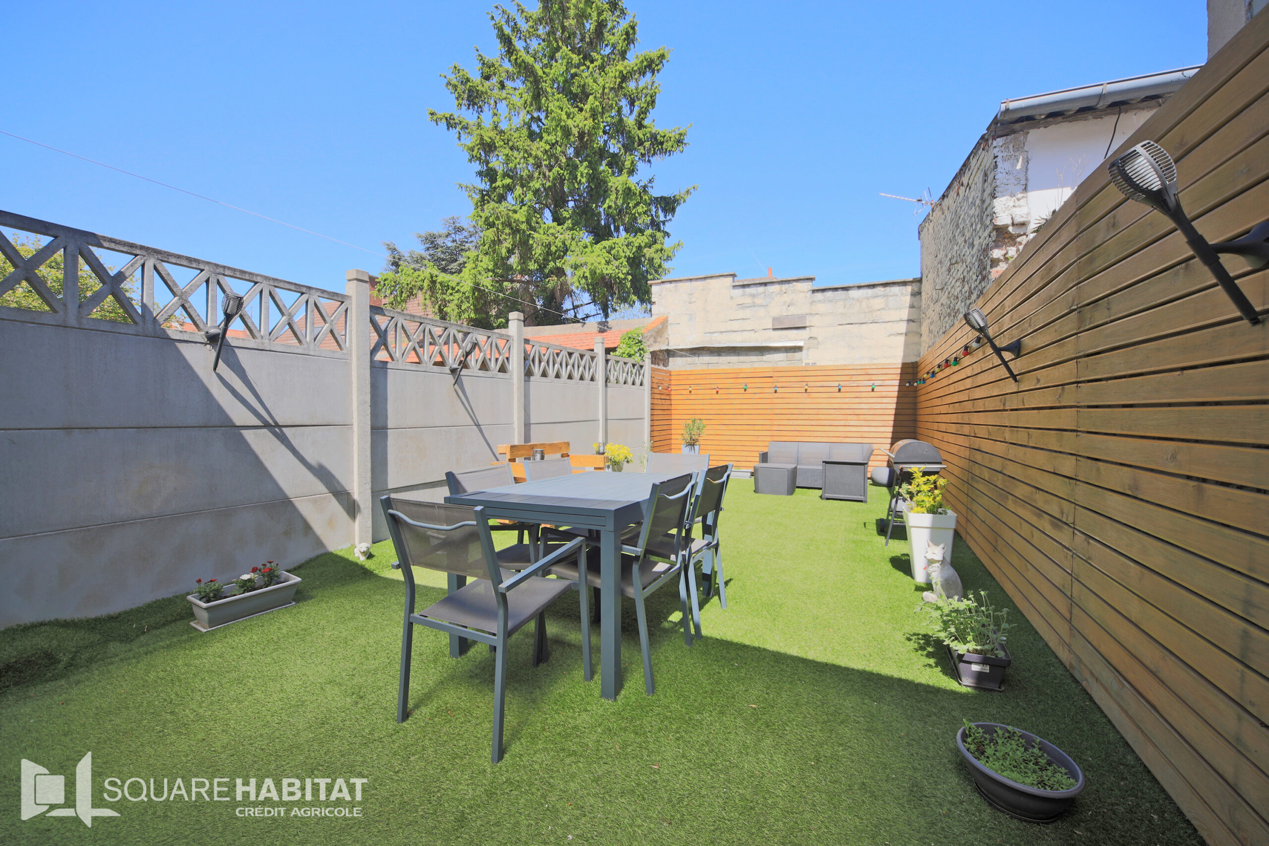 Charmante maison avec extérieur et garage