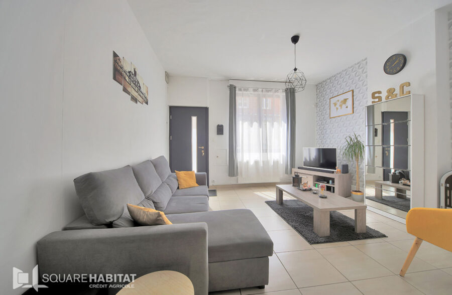 Charmante maison avec extérieur et garage