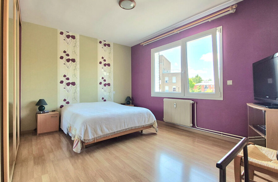 Appartement  T4, proche du tramway, de la place de la Victoire, 3 chambres, cave et garage