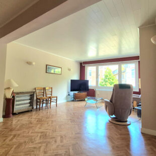 Appartement  T4, proche du tramway, de la place de la Victoire, 3 chambres, cave et garage