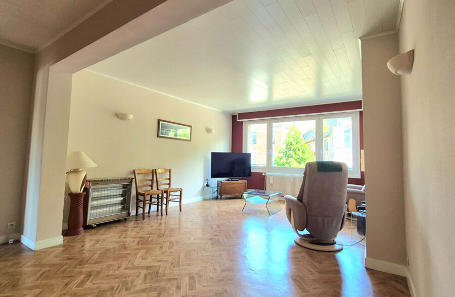 Appartement  T4, proche du tramway, de la place de la Victoire, 3 chambres, cave et garage