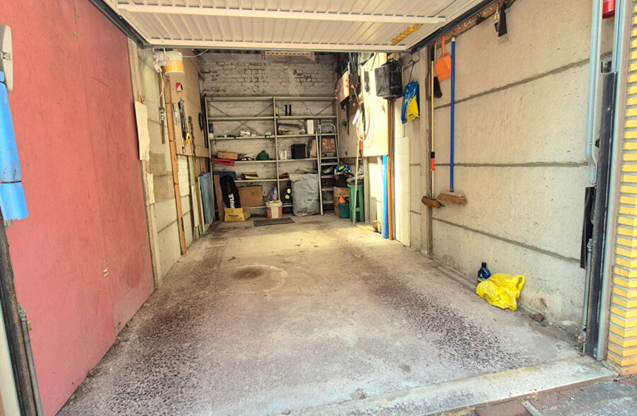 Appartement  T4, proche du tramway, de la place de la Victoire, 3 chambres, cave et garage