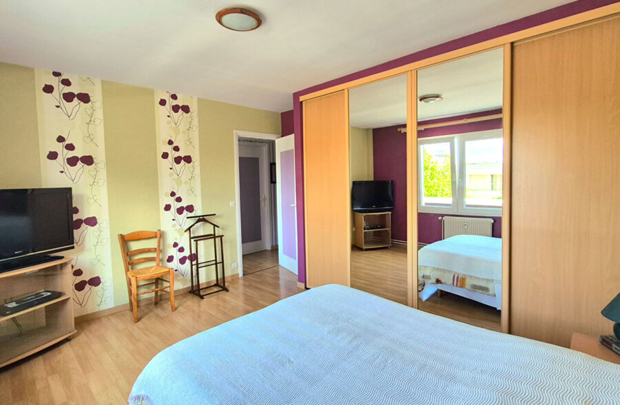 Appartement  T4, proche du tramway, de la place de la Victoire, 3 chambres, cave et garage