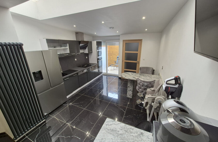 Maison de ville 93m², 5 pièces + terrasse, aucun travaux à prévoir!!!