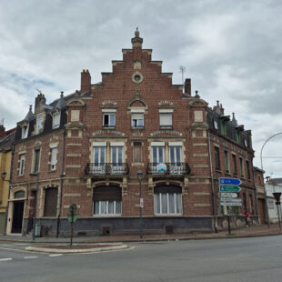 Maison Saint-Omer 7 pièce(s) 270 m2 -6 chambres et revenu locatif