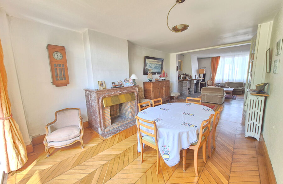 Maison Saint-Omer 7 pièce(s) 270 m2 -6 chambres et revenu locatif