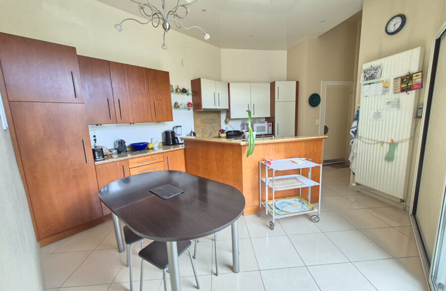 Maison Saint-Omer 7 pièce(s) 270 m2 -6 chambres et revenu locatif