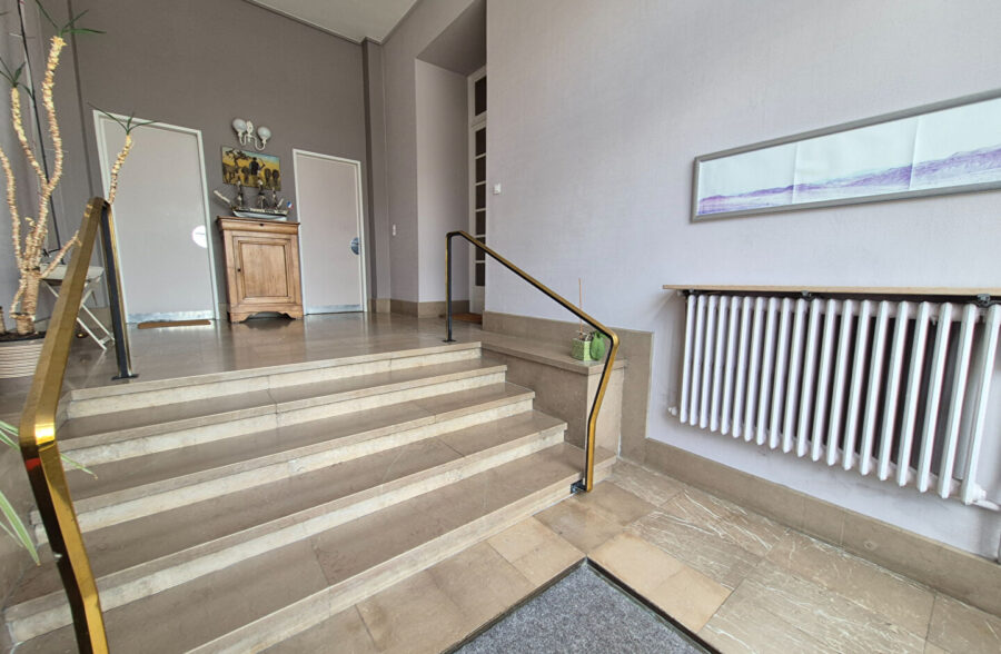 Maison Saint-Omer 7 pièce(s) 270 m2 -6 chambres et revenu locatif