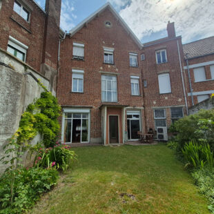 Maison Saint-Omer 7 pièce(s) 270 m2 -6 chambres et revenu locatif