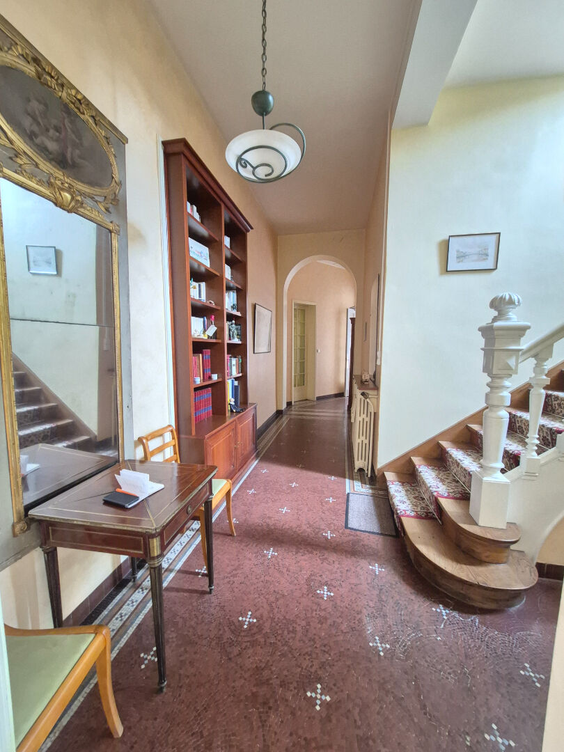 Maison Saint-Omer 7 pièce(s) 270 m2 -6 chambres et revenu locatif