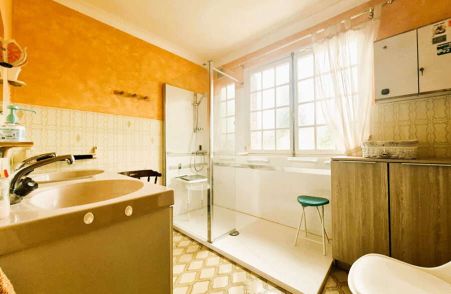 Maison Individuelle plain pied, 3 chambres, sous sol complet, jardin