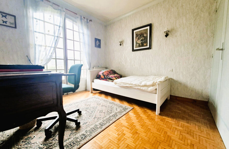Maison Individuelle plain pied, 3 chambres, sous sol complet, jardin