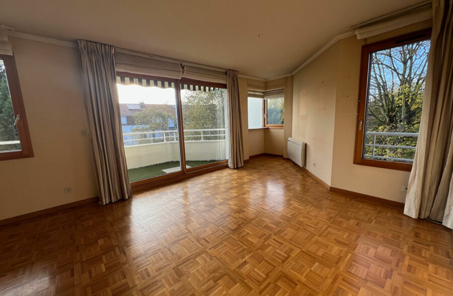 Croix Barbieux, appartement  2 chambres, terrasse, parking, garage