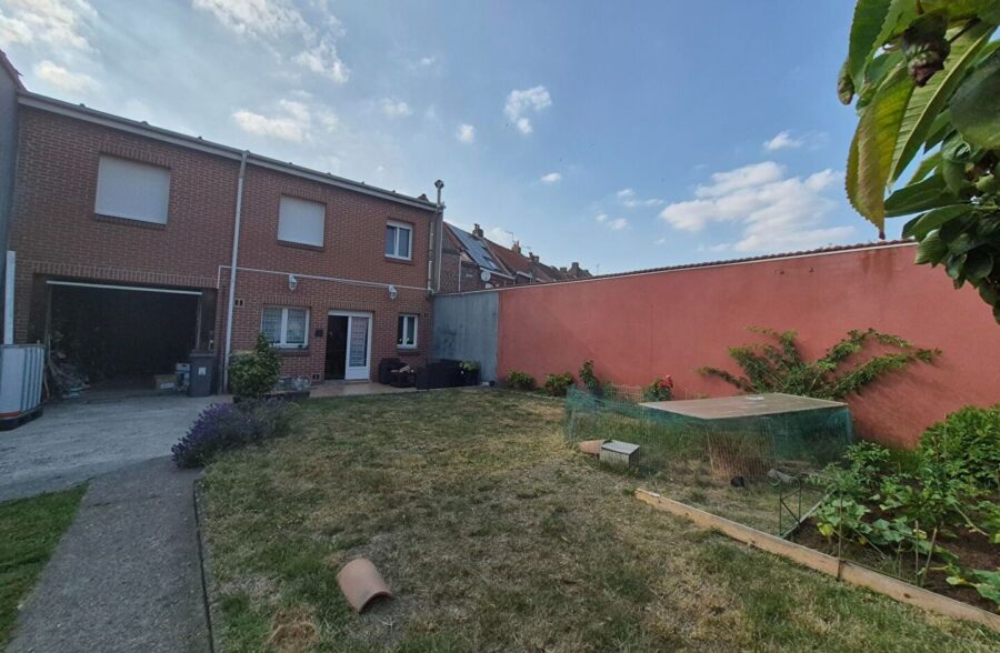 Maison170m2  + plain pied  69m2  et garage double.