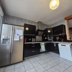 Maison170m2  + plain pied  69m2  et garage double.