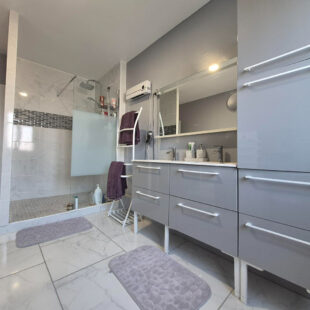 Maison170m2  + plain pied  69m2  et garage double.