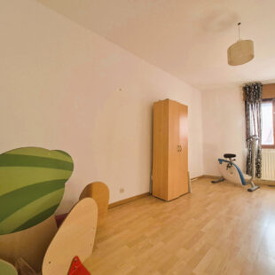 Maison170m2  + plain pied  69m2  et garage double.