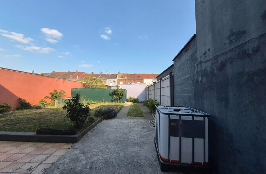 Maison170m2  + plain pied  69m2  et garage double.